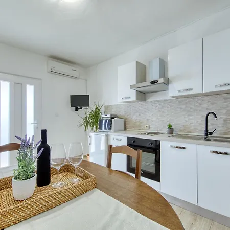 Gazic, No 3 Lägenhet *