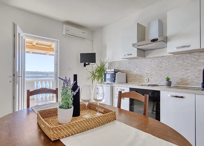 Apartment Gazic, No 3 *